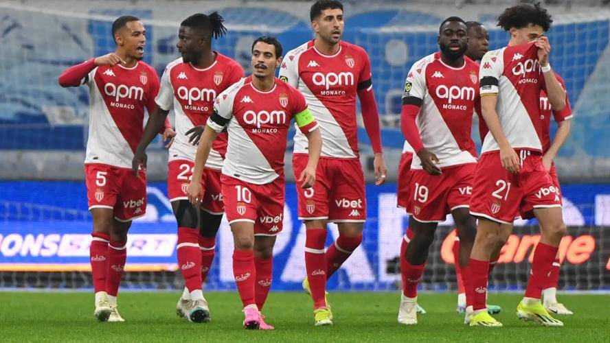 摩纳哥客场逆转获胜,追赶法甲前几名球队的球员