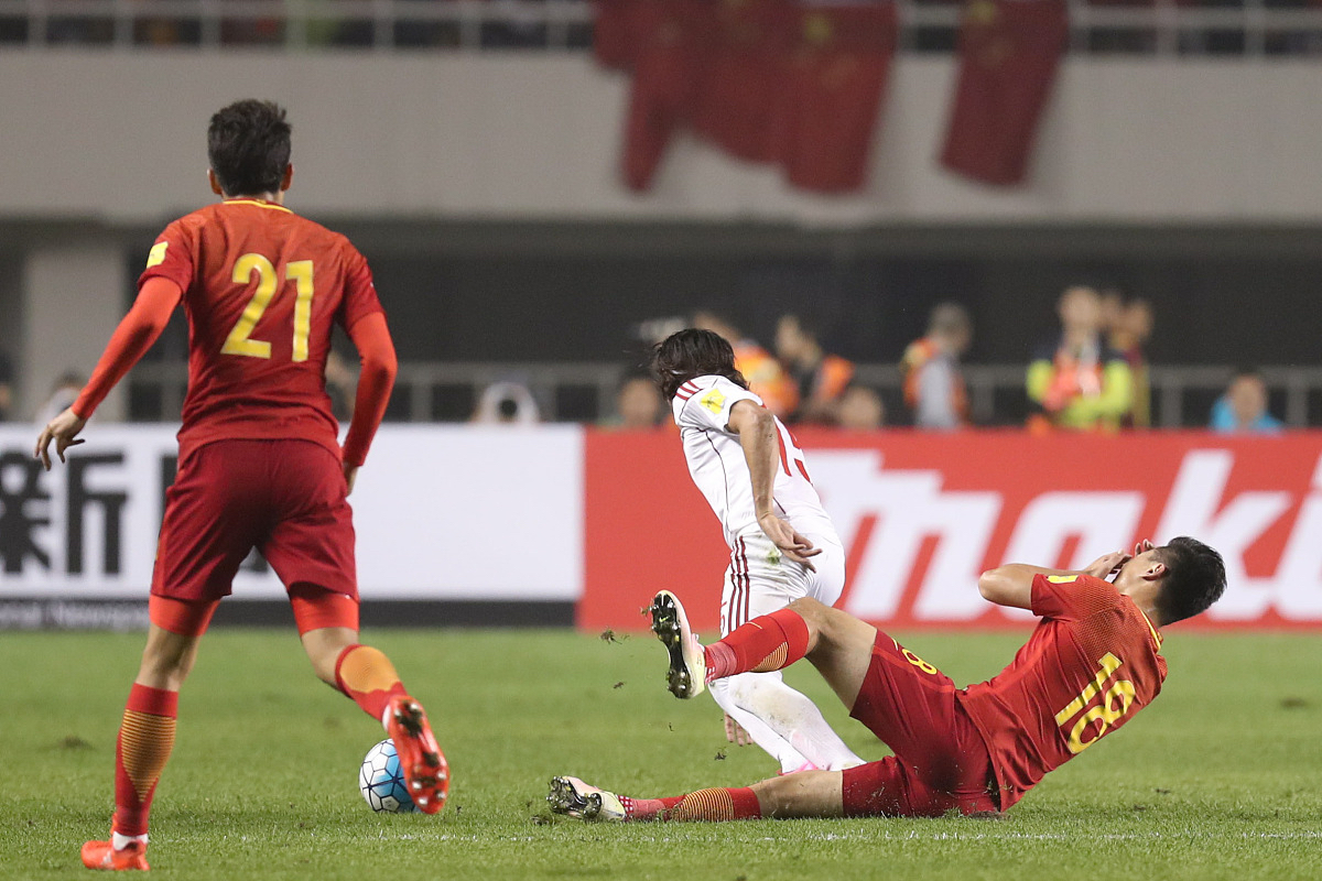 包含激烈交锋劲爆四射！足球场上战火升腾的词条