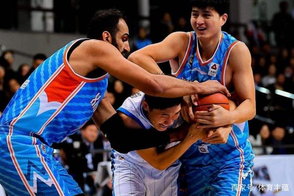 包含柏林联合取得关键胜利成功保持在榜首的位置的词条