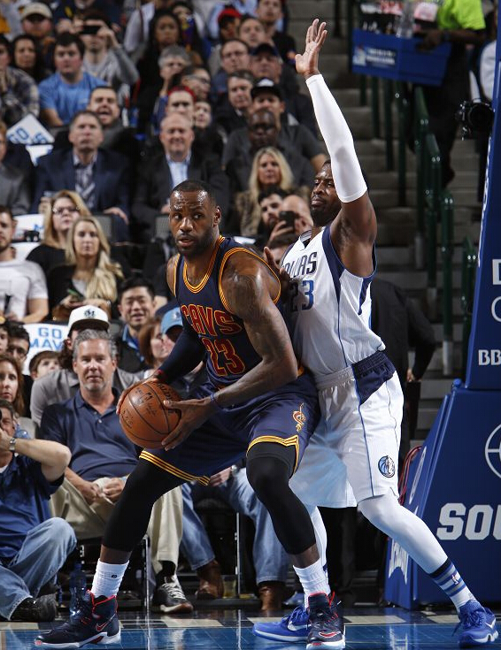 小牛主场大胜骑士，兰多夫分砍下胜利